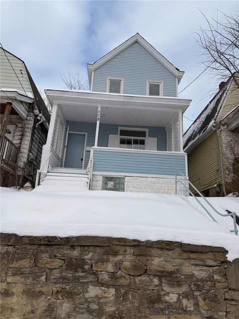 Photo of 828 Frank St, Mc Kees Rocks, PA 15136 (MLS # 1739274)
