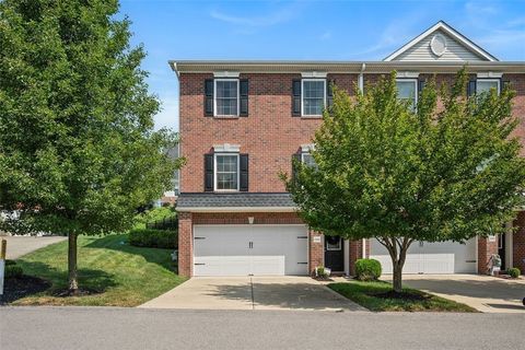 Townhouse For Sale - 2890 E May Street St<br/> Castle Shannon, PA 15234