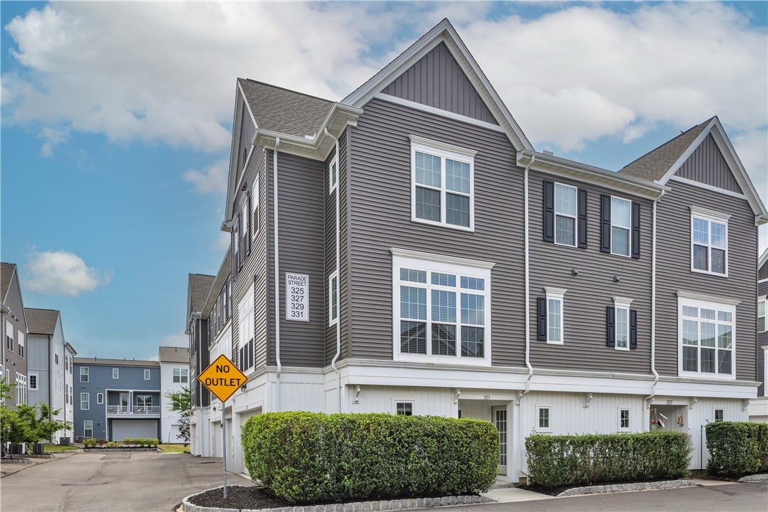 325 Parade St