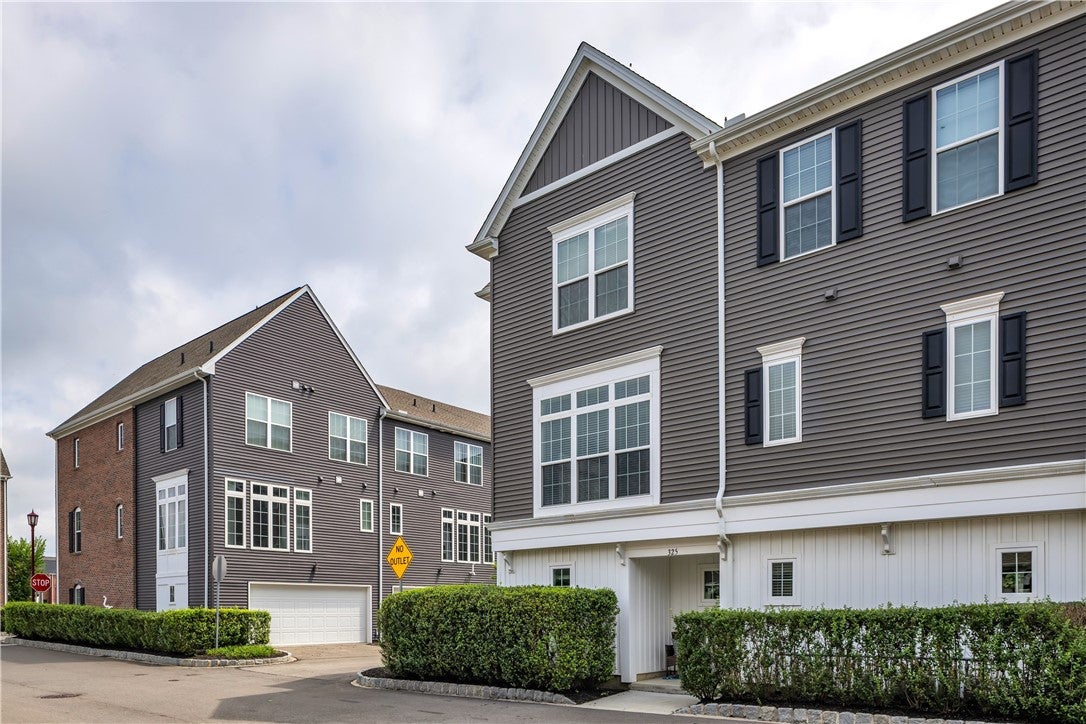 325 Parade St