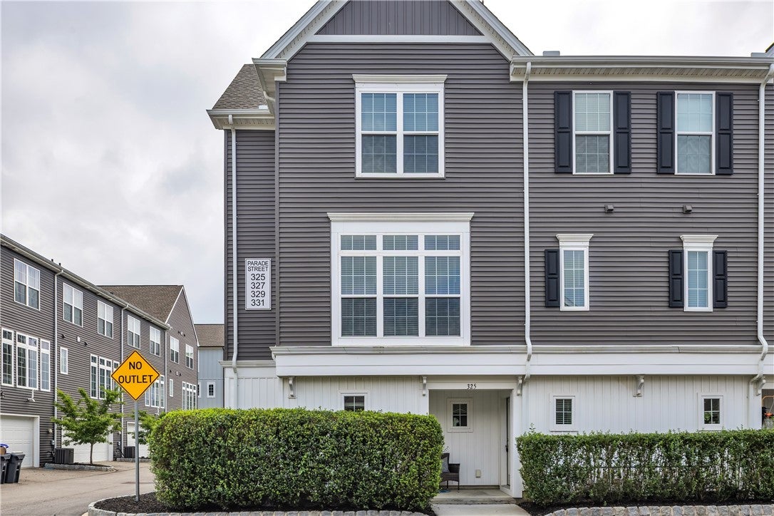 325 Parade St