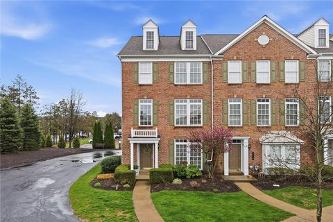 Photo of 620 Arbor Ct, Pittsburgh, PA 15238 (MLS # 1747463)