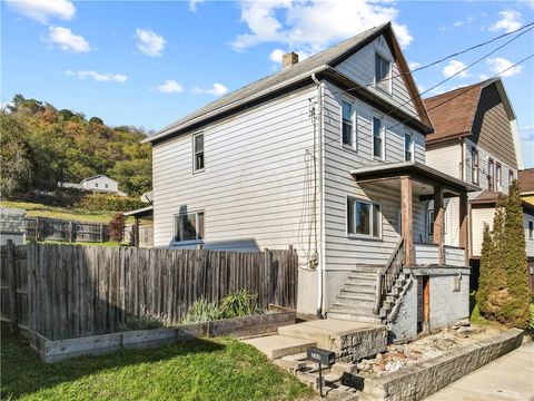 Photo of 244 5th St, Conemaugh Boro, PA 15909 (MLS # 1726282)