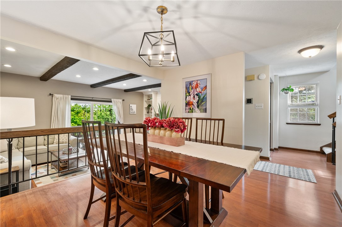 1601 Harewood Sq
