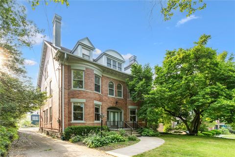 Photo of 1084 Shady Ave, Pittsburgh, PA 15232 (MLS # 1751750)