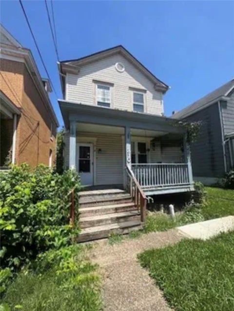 Photo of 810 Woodward Ave, Mc Kees Rocks, PA 15136 (MLS # 1762562)