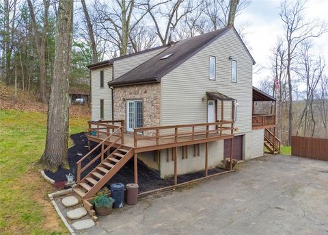 Photo of 147 Valley View Rd, Eighty Four, PA 15330 (MLS # 1746240)