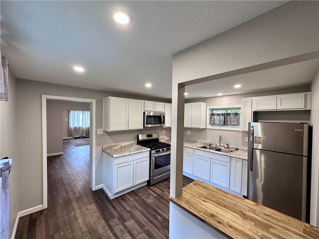 Shenango Twp, Pennsylvania 16101, United States, 3 Bedrooms Bedrooms, ,2 BathroomsBathrooms,Residential,Active,197221