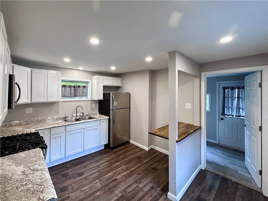 Shenango Twp, Pennsylvania 16101, United States, 3 Bedrooms Bedrooms, ,2 BathroomsBathrooms,Residential,Active,197221