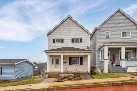 Photo of 324 Beech St, Vandergrift, PA 15690 (MLS # 1735513)
