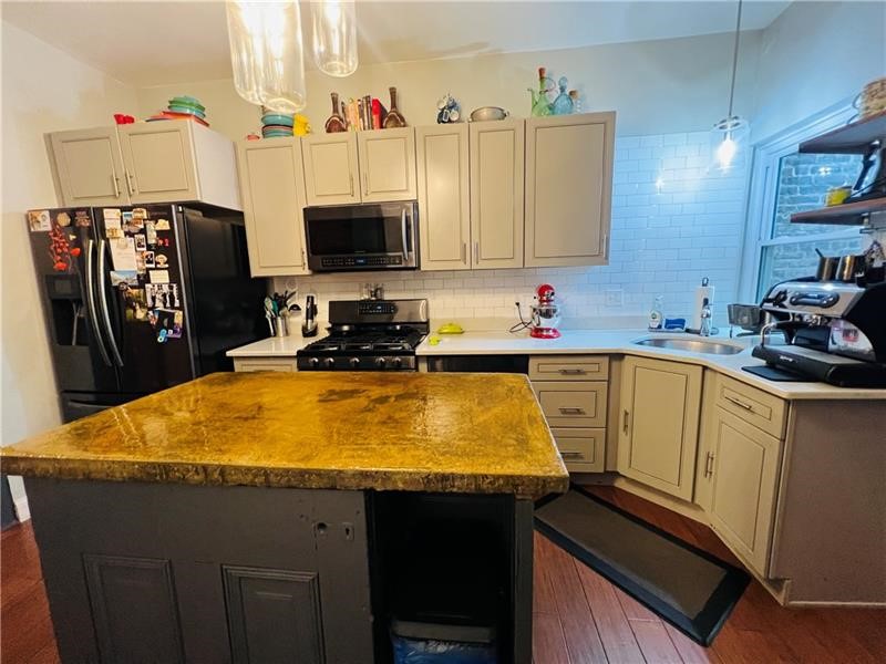 Lawrenceville, Pennsylvania 15201, United States, 3 Bedrooms Bedrooms, ,2 BathroomsBathrooms,Residential,Active,129798