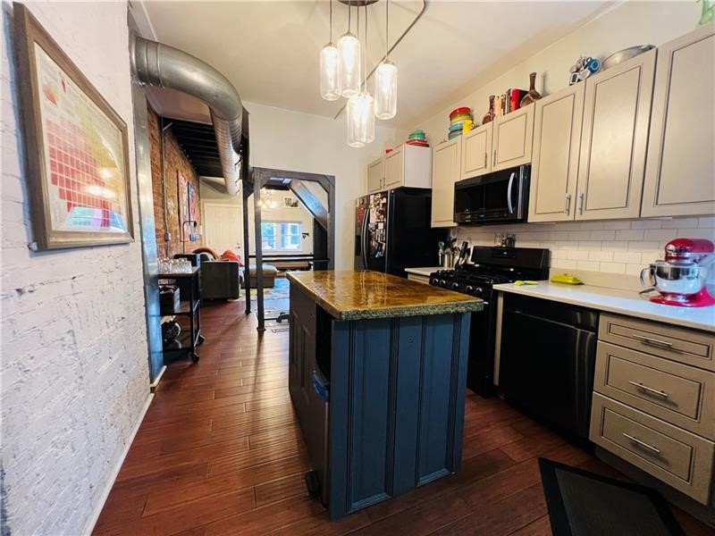 Lawrenceville, Pennsylvania 15201, United States, 3 Bedrooms Bedrooms, ,2 BathroomsBathrooms,Residential,Active,129798