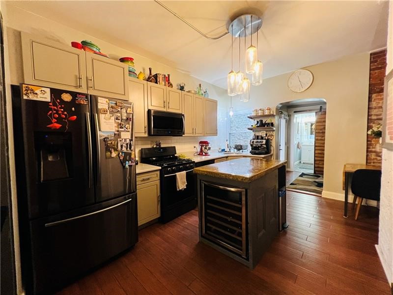 Lawrenceville, Pennsylvania 15201, United States, 3 Bedrooms Bedrooms, ,2 BathroomsBathrooms,Residential,Active,129798