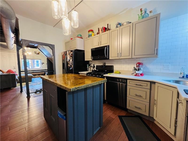 Lawrenceville, Pennsylvania 15201, United States, 3 Bedrooms Bedrooms, ,2 BathroomsBathrooms,Residential,Active,129798