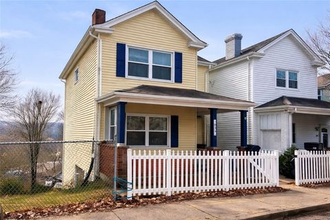 Photo of 839 Railroad St, Mc Kees Rocks, PA 15136 (MLS # 1751372)