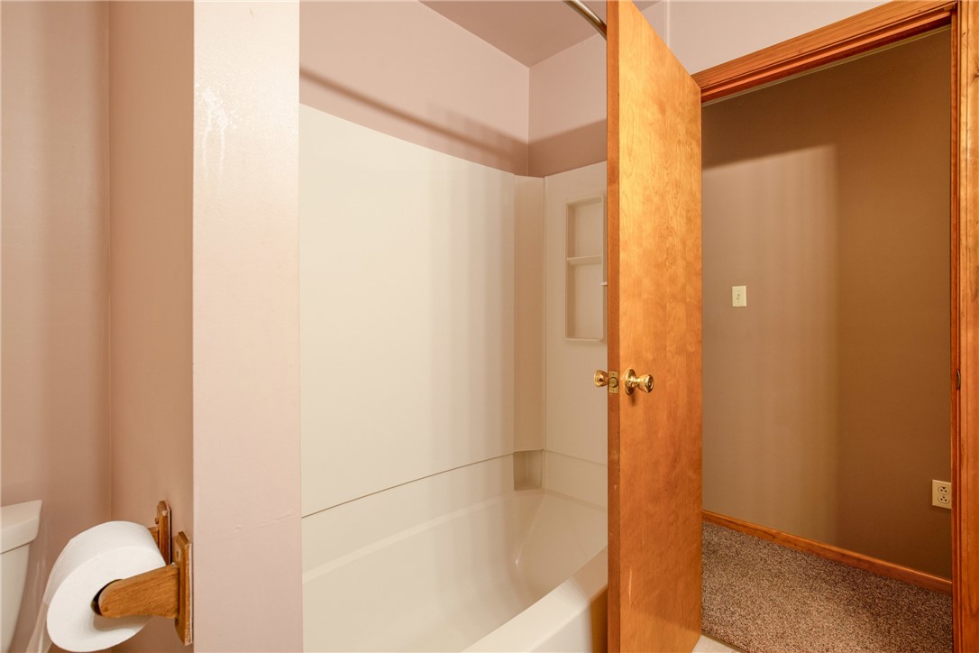 Johnstown, Pennsylvania 15909, United States, 3 Bedrooms Bedrooms, ,3 BathroomsBathrooms,Residential,Pending,183966