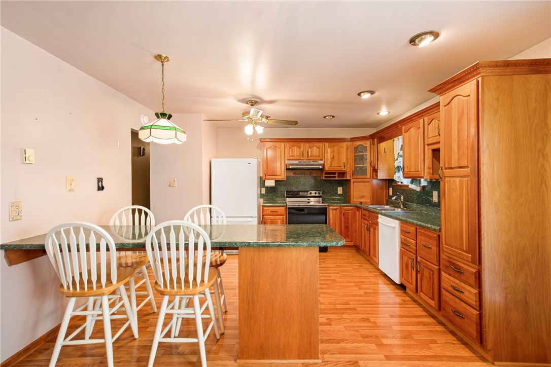 Johnstown, Pennsylvania 15909, United States, 3 Bedrooms Bedrooms, ,3 BathroomsBathrooms,Residential,Pending,183966