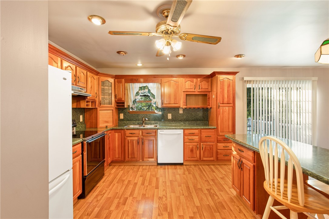 Johnstown, Pennsylvania 15909, United States, 3 Bedrooms Bedrooms, ,3 BathroomsBathrooms,Residential,Pending,183966