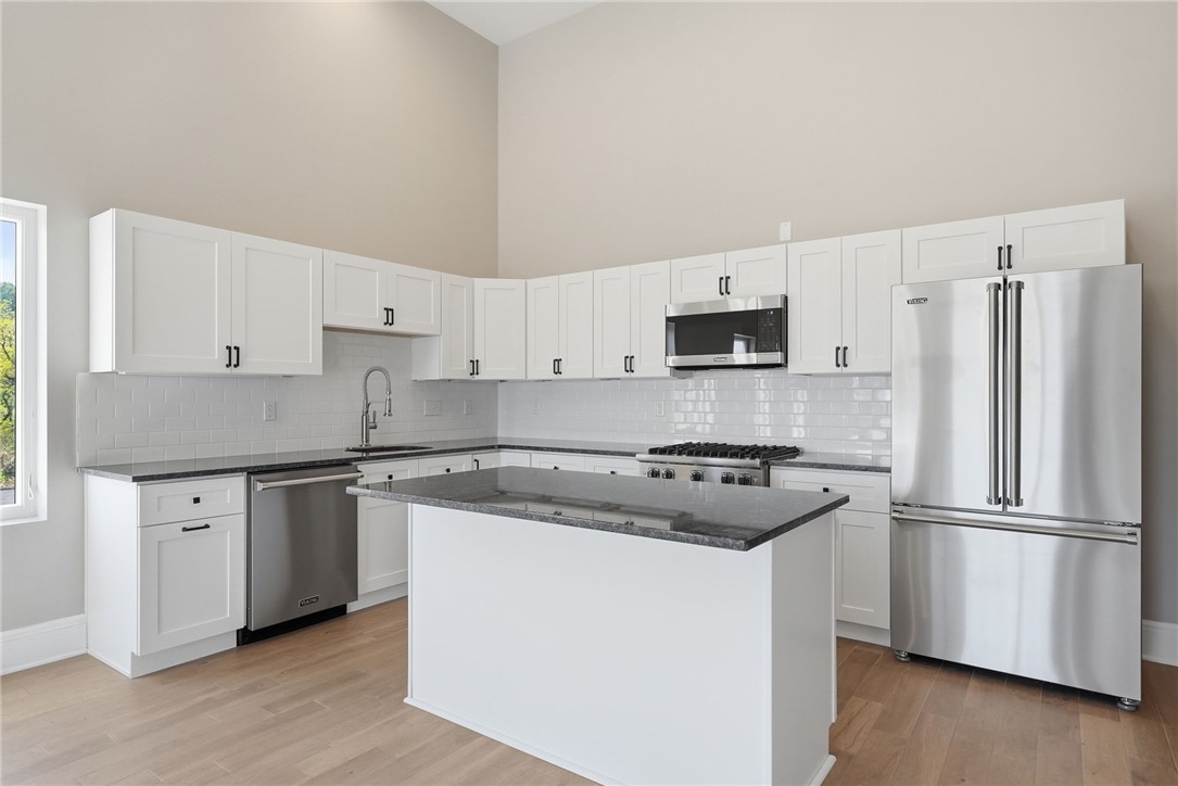 3809 Liberty Ave 403