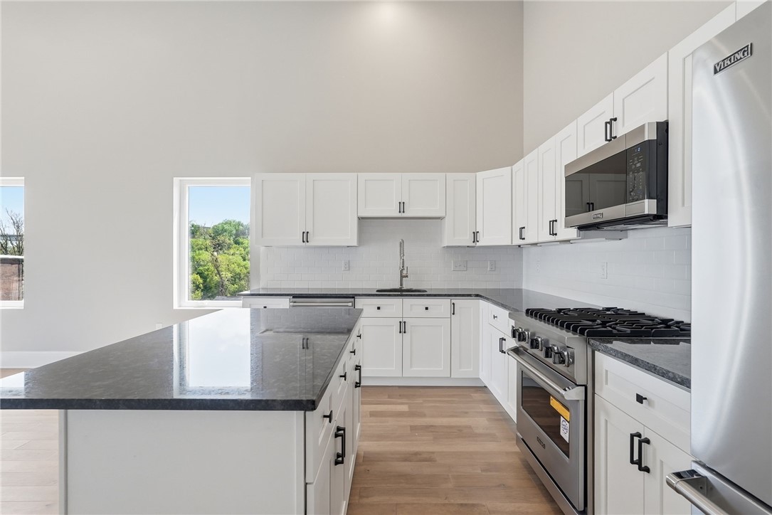 3809 Liberty Ave 403