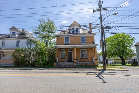 Photo of 189 S Mount Vernon Ave, Uniontown, PA 15401 (MLS # 1750351)