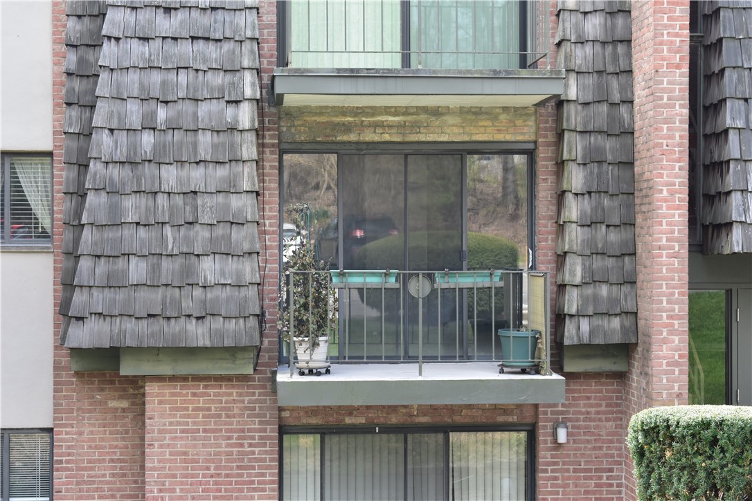 121 Forest Green Dr