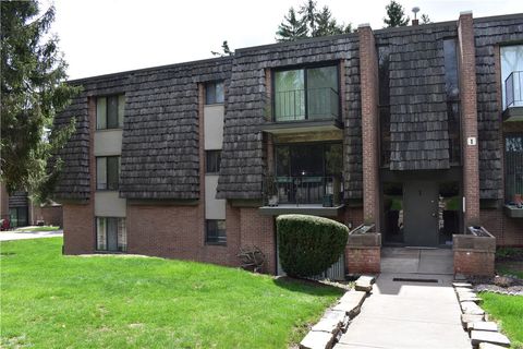 121 Forest Green Dr Moon/Crescent Twp PA 15108