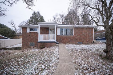Photo of 105 Horseshoe Dr, White Oak, PA 15131 (MLS # 1737352)