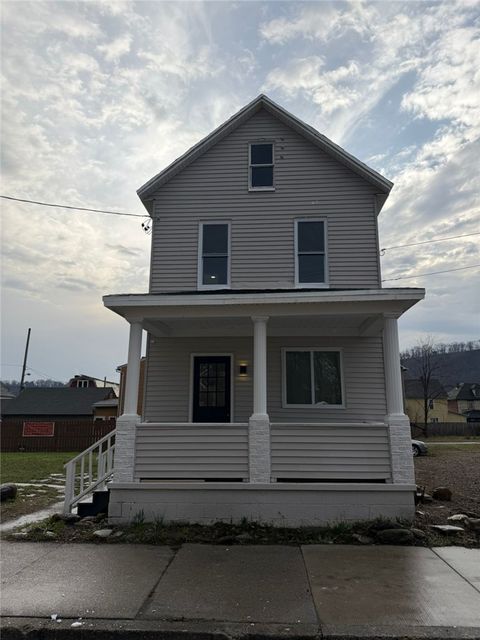 Photo of 814 Oak St, Johnstown, PA 15902 (MLS # 1746027)