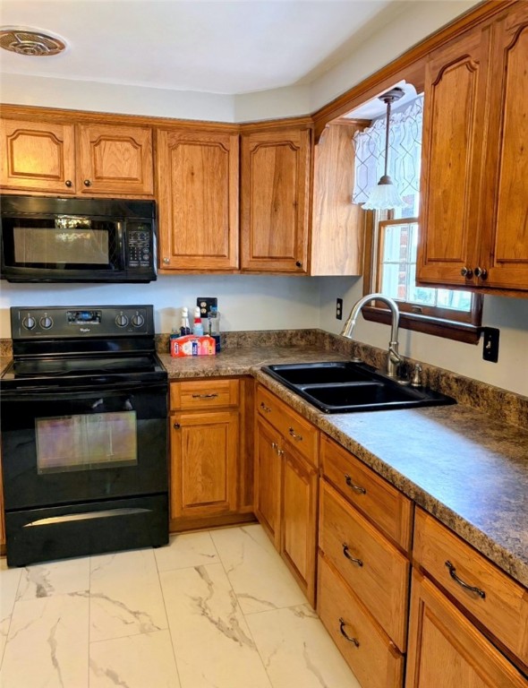 Canton Twp, Pennsylvania 15301, United States, 3 Bedrooms Bedrooms, ,2 BathroomsBathrooms,Residential,Pending,243186