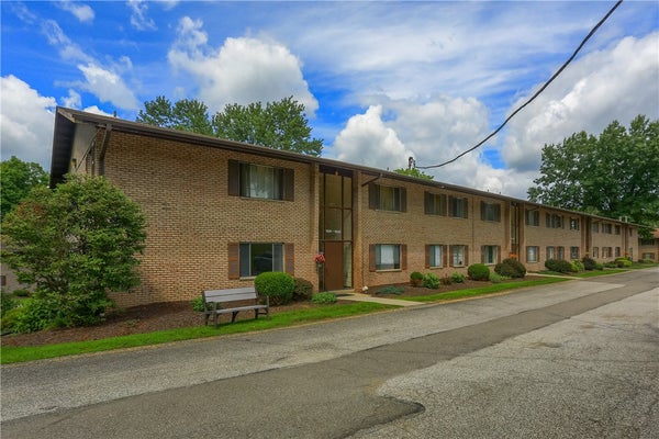 1004 SANLIN DR, MOON TWP, PA 15108 - Image cab6a355e661fae42db6c4e7020fae93/3058070387