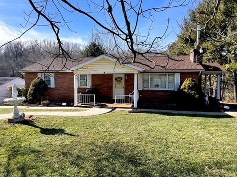 Photo of 535 Broadford Rd, Connellsville, PA 15425 (MLS # 1738018)