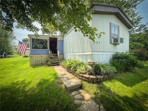 552 Village Drive Franklin Twp - BUT PA 16001