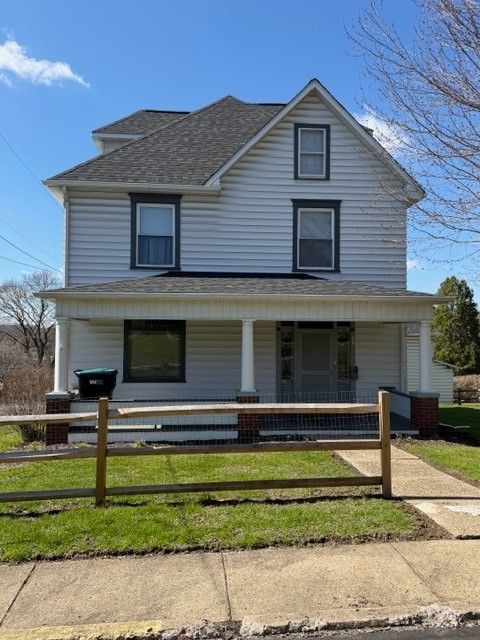 Photo of 42 Highland Ave, Burgettstown, PA 15021 (MLS # 1745761)