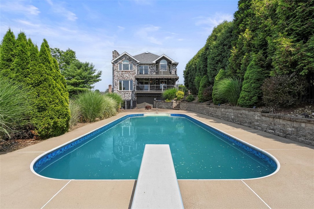 738 Cedarwood Dr