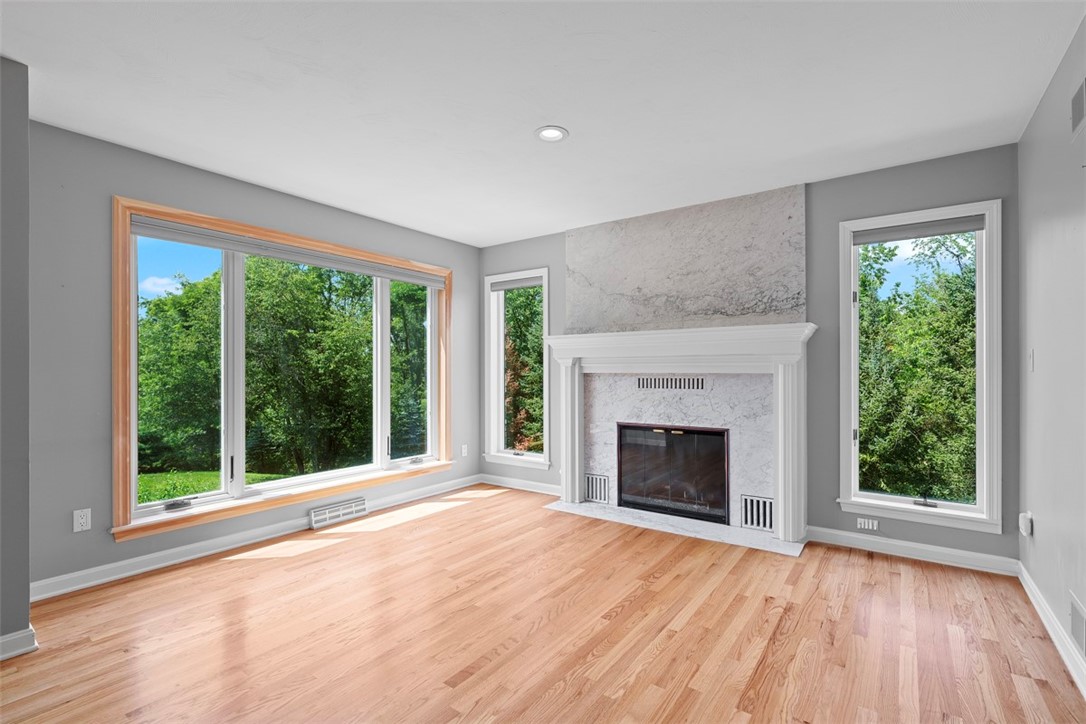 738 Cedarwood Dr