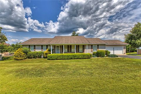 Photo of 140 Beech Dr, Ligonier, PA 15658 (MLS # 1761978)