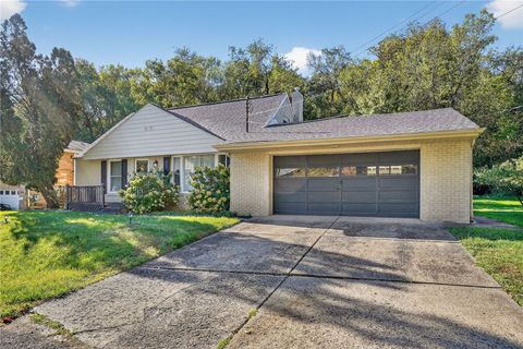 Photo of 546 Roseland Ave, Pittsburgh, PA 15214 (MLS # 1726613)