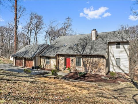 271 Shafer Rd. Moon/Crescent Twp PA 15108