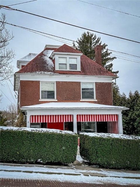 Photo of 453 E Pearl St, Butler, PA 16001 (MLS # 1737739)