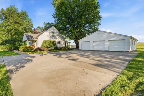 Photo of 306 Drake Rd, Mercer, PA 16137 (MLS # 1758442)