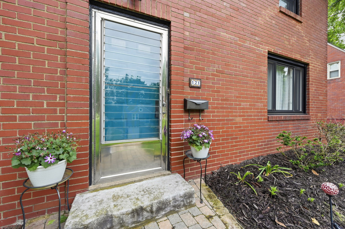 121 Glenfield Drive