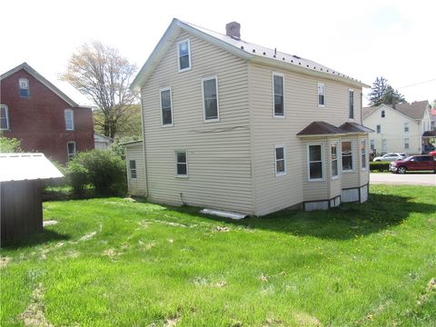 Single Family Residence in Meyersdale Boro PA 122 Market Street St 2.jpg