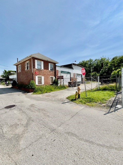 295 Meadow Ave