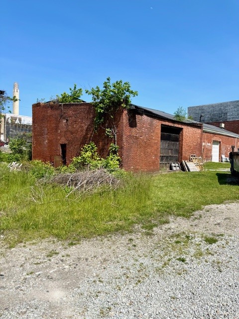 295 Meadow Ave