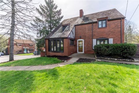 Photo of 8 Pocono Dr, Pittsburgh, PA 15220 (MLS # 1747369)