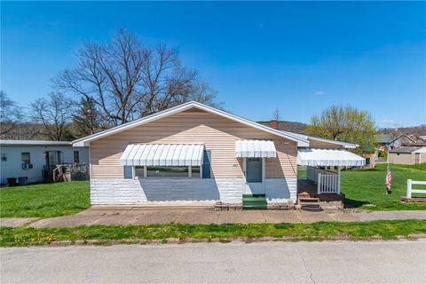 Photo of 323 Indiana Ave, Avonmore, PA 15618 (MLS # 1747377)