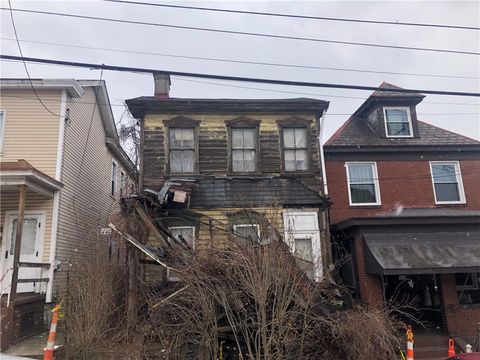 Photo of 440 4th St, Braddock, PA 15104 (MLS # 1735330)