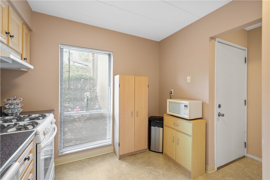 Scott Twp - Sal, Pennsylvania 15220, United States, 2 Bedrooms Bedrooms, ,1 BathroomBathrooms,Residential,Active,121208