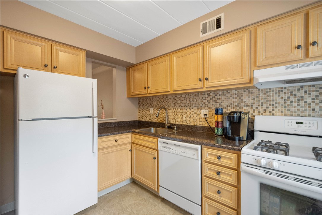 Scott Twp - Sal, Pennsylvania 15220, United States, 2 Bedrooms Bedrooms, ,1 BathroomBathrooms,Residential,Active,121208